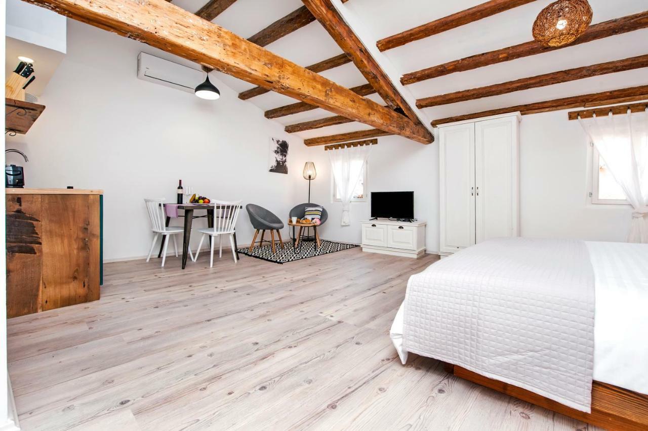 Casa Mulino Apartment Ровин Екстериор снимка